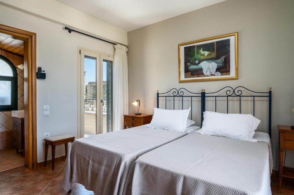 A bed or beds in a room at Liostasi