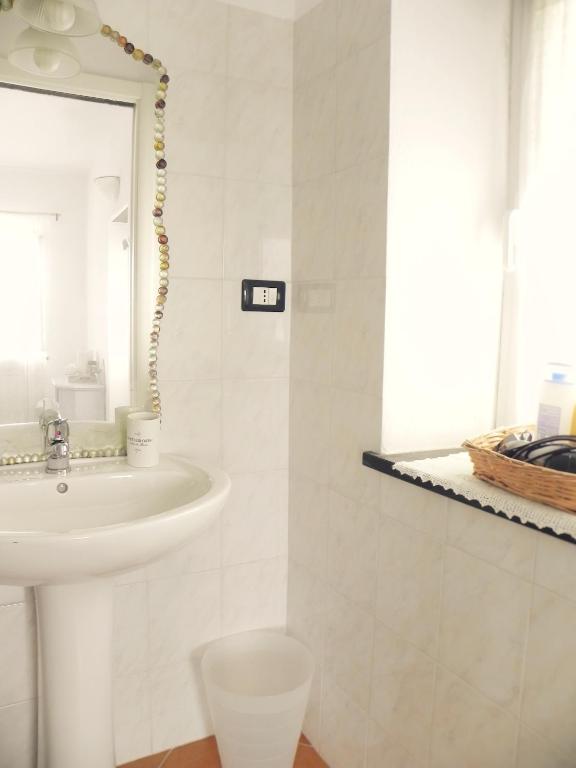 A bathroom at B&B I Glicini