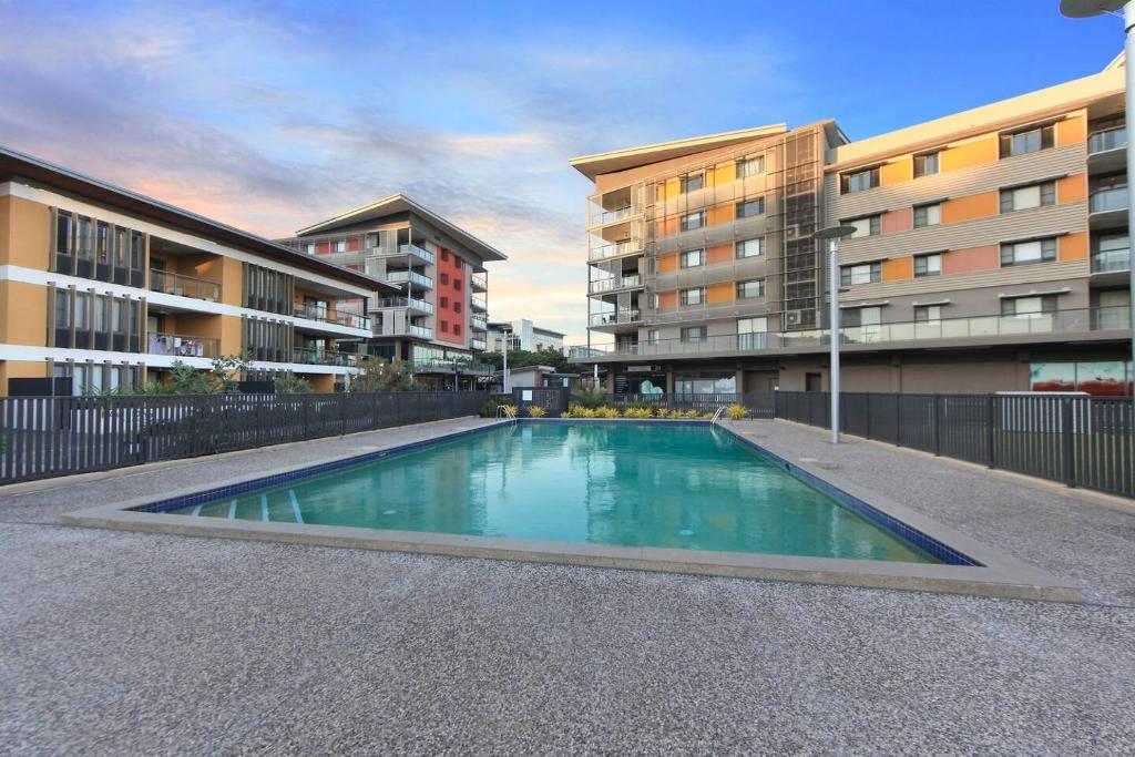 Πισίνα στο ή κοντά στο Marina Outlook - Scenic Waterfront Living with Pool