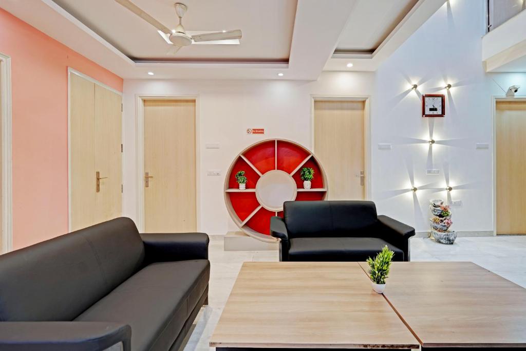 Posezení v ubytování Madstays Hotel - Medicity Near Medanta Hospital