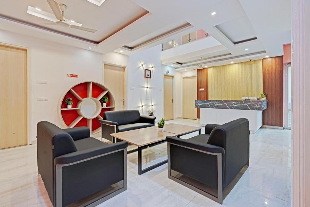 Posezení v ubytování Madstays Hotel - Medicity Near Medanta Hospital