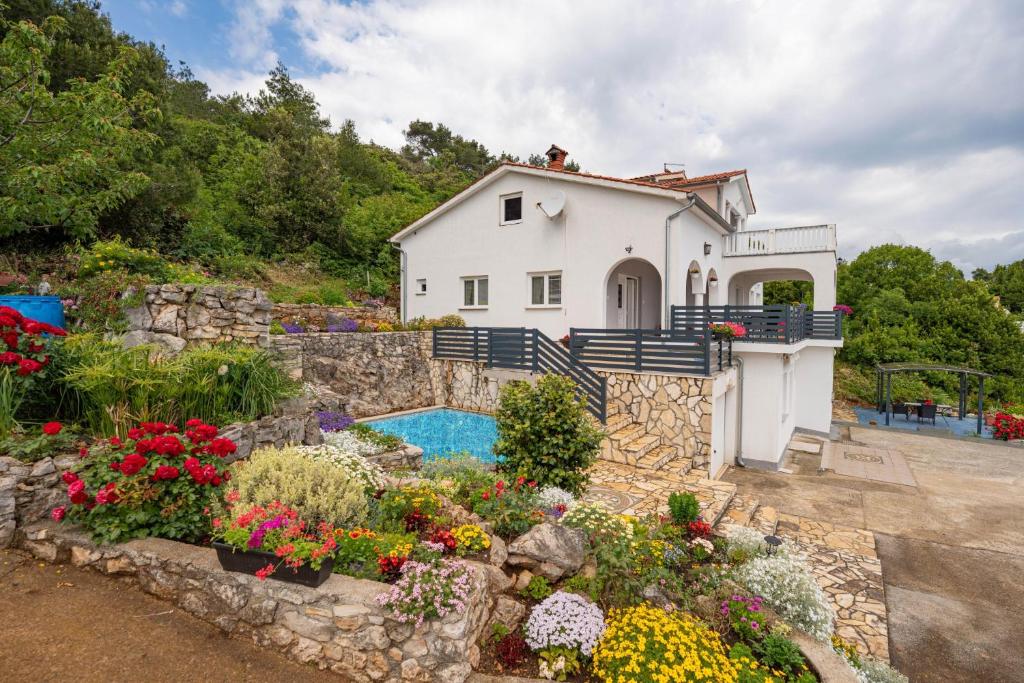 Bazén v ubytovaní Villa Paradiso in Plomin - Istrien alebo v jeho blízkosti