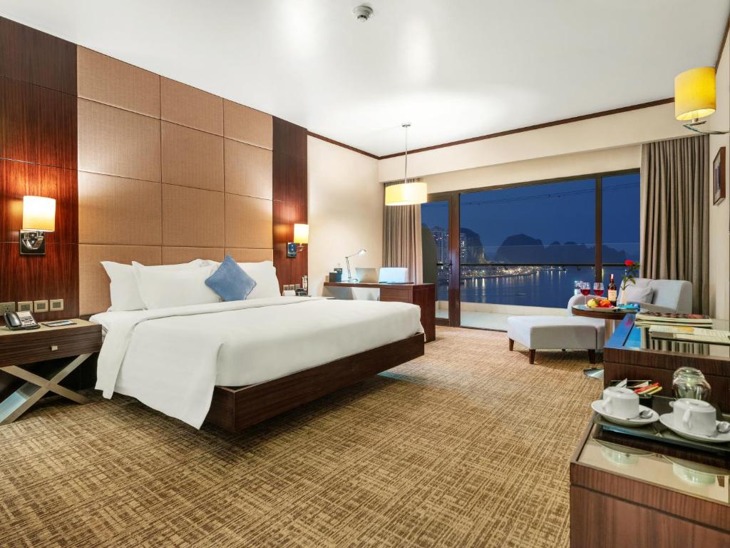 Wyndham Legend Halong - 18