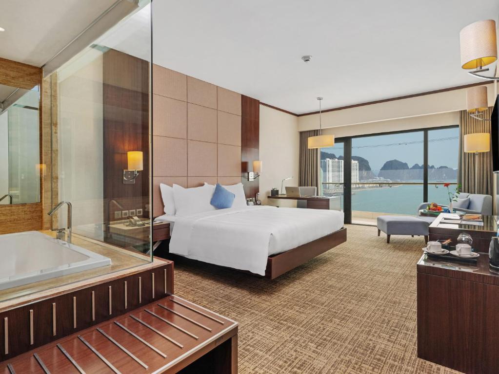 Wyndham Legend Halong - 14