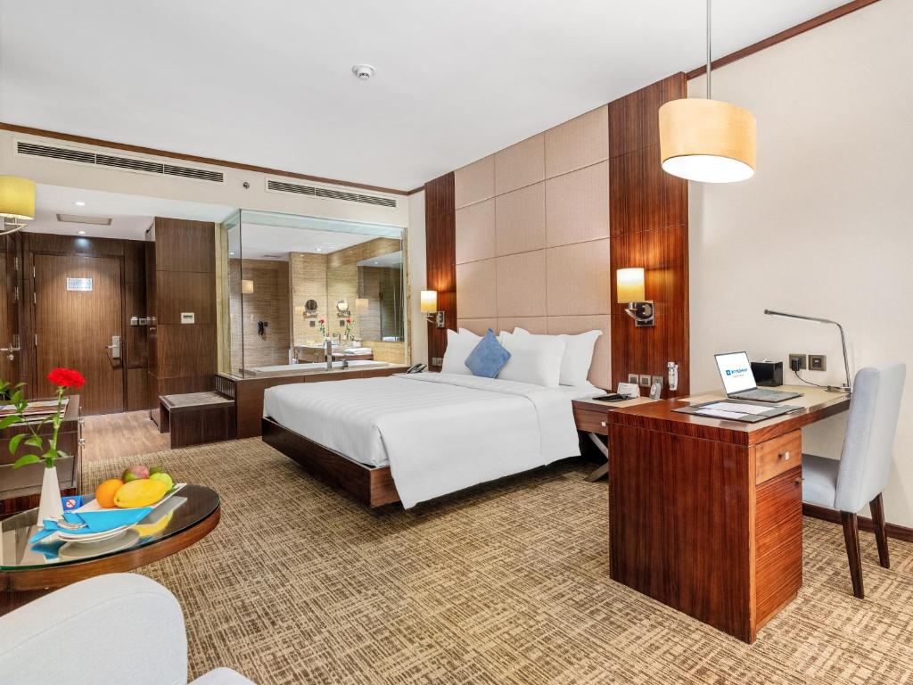 Wyndham Legend Halong - 13