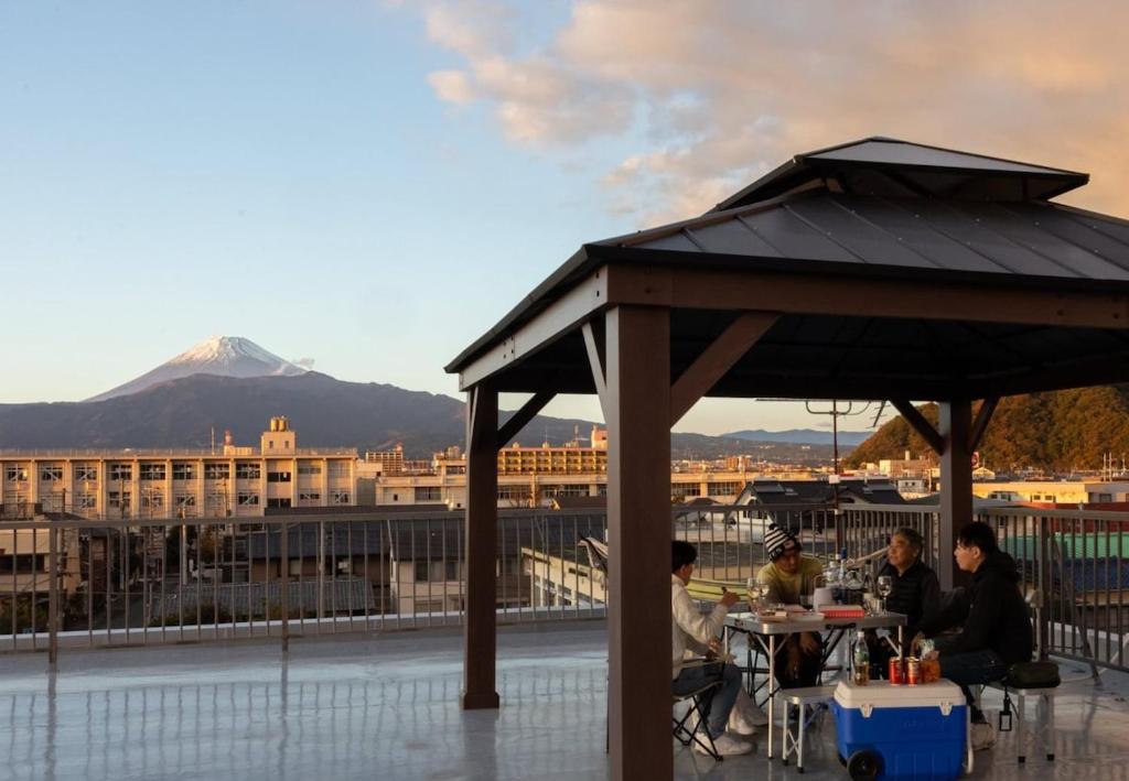 En generel udsigt til bjerge eller udsigt til bjerge taget fra lejligheden