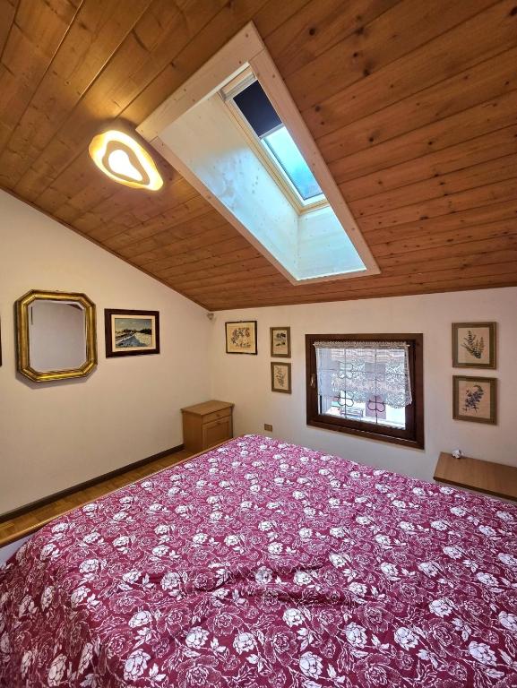 Postel nebo postele na pokoji v ubytování Appartamento Latemar Predazzo