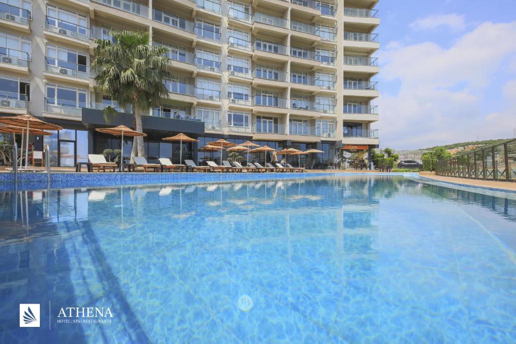 Bazén v ubytování Athena Premium Hotels nebo v jeho okolí