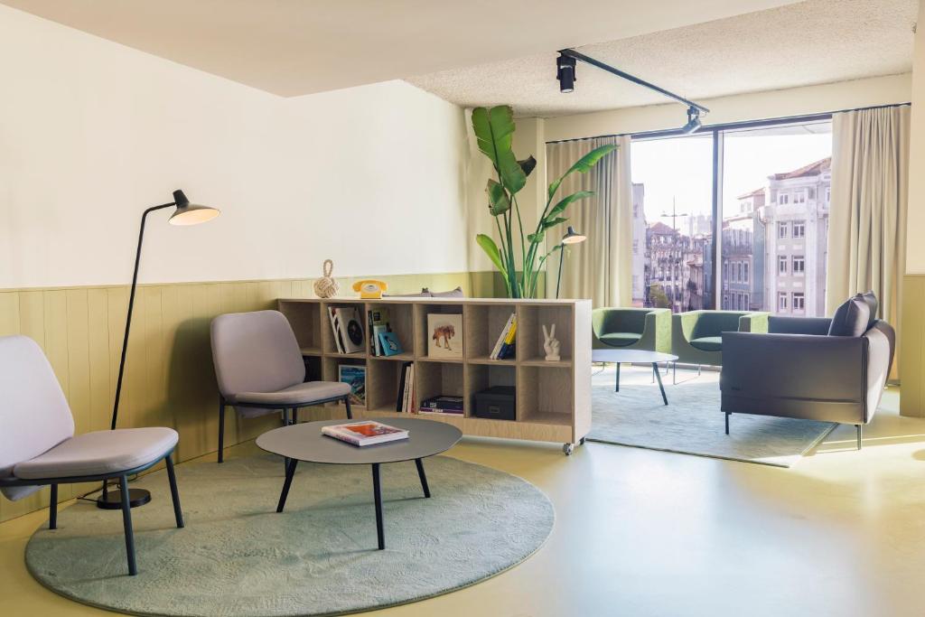 Posezení v ubytování The Social Hub Porto Extended Stay