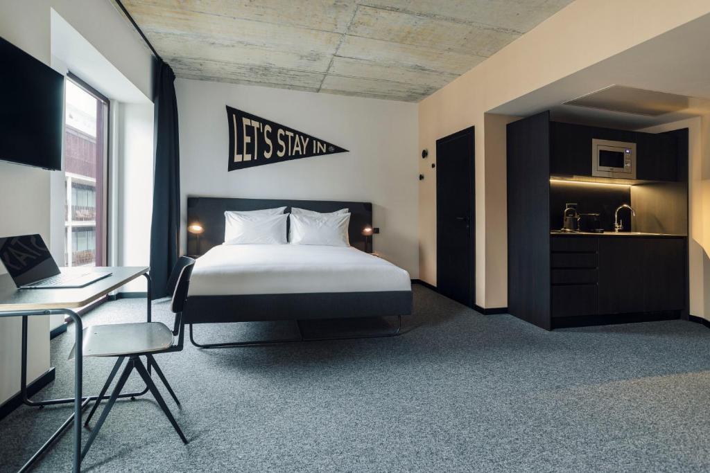 Postel nebo postele na pokoji v ubytování The Social Hub Porto Extended Stay