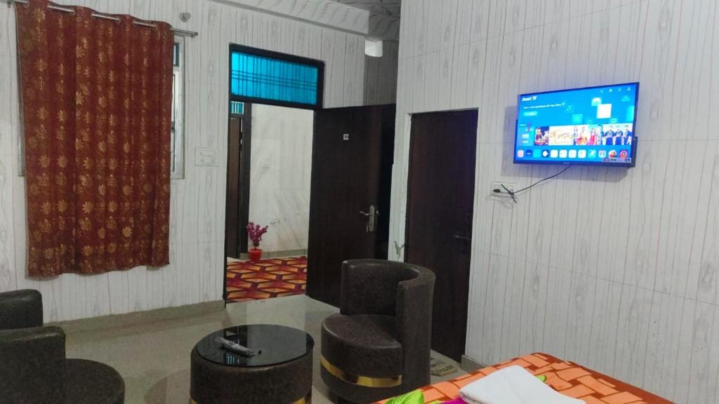 Fotografie z fotogalerie ubytování HOTEL SANA ! - A Best Budget Guest House And Banquet Hall In Lucknow v destinaci Lakhnaú