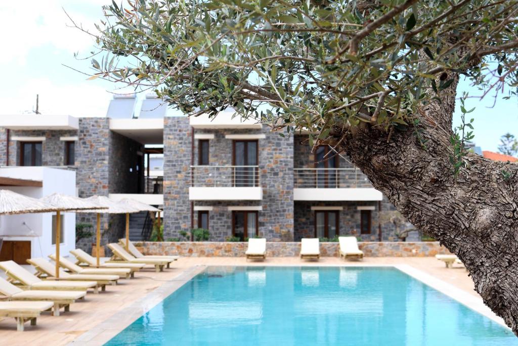 Bazén v ubytování Volta Suites and Villas nebo v jeho okolí