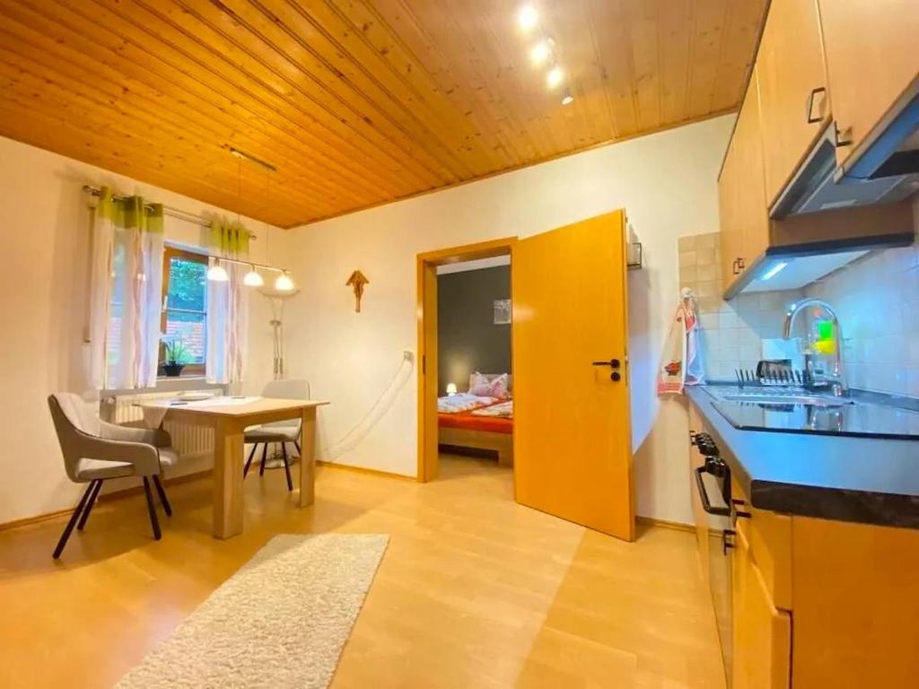 Kuchyň nebo kuchyňský kout v ubytování Comfortable apartment in Zenting in Lower Bavaria