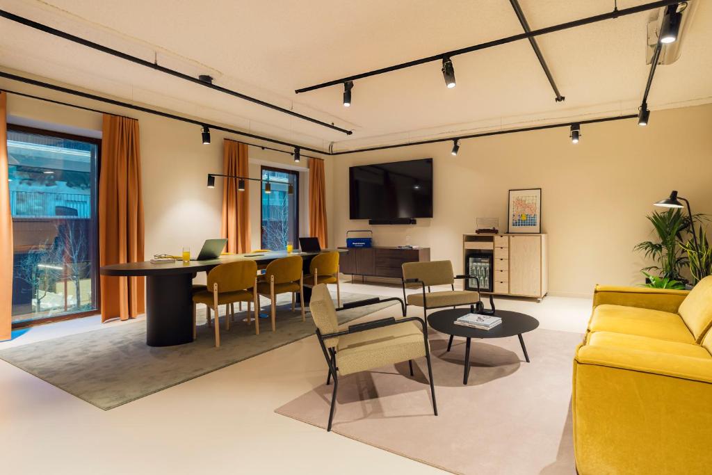 TV a/nebo společenská místnost v ubytování The Social Hub Porto Extended Stay