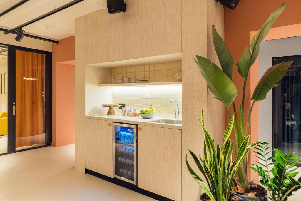 Kuchyň nebo kuchyňský kout v ubytování The Social Hub Porto Extended Stay