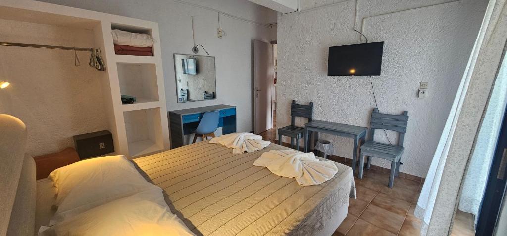 TV a/nebo společenská místnost v ubytování Metaxatos Apartments