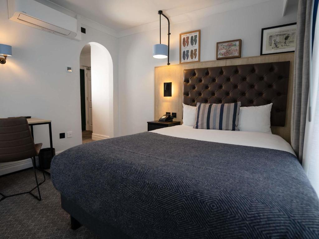 Postel nebo postele na pokoji v ubytování Mercure Oxford Hawkwell House Hotel