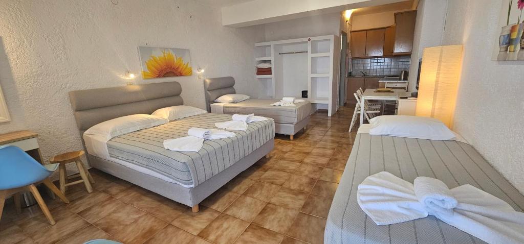 Postel nebo postele na pokoji v ubytování Metaxatos Apartments