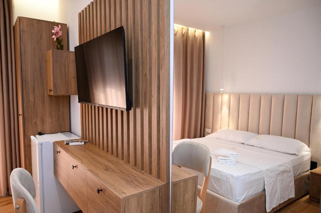Uma televisão e/ou sistema de entretenimento em Hotel Vila AARON