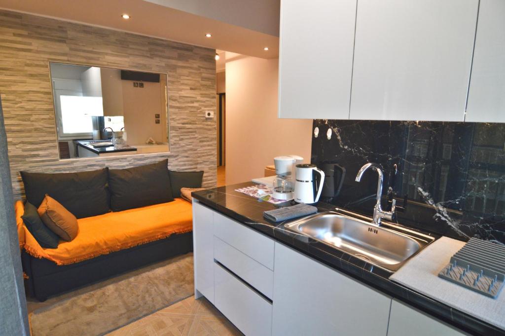 Nhà bếp/bếp nhỏ tại Theo Studio Lake View Escape