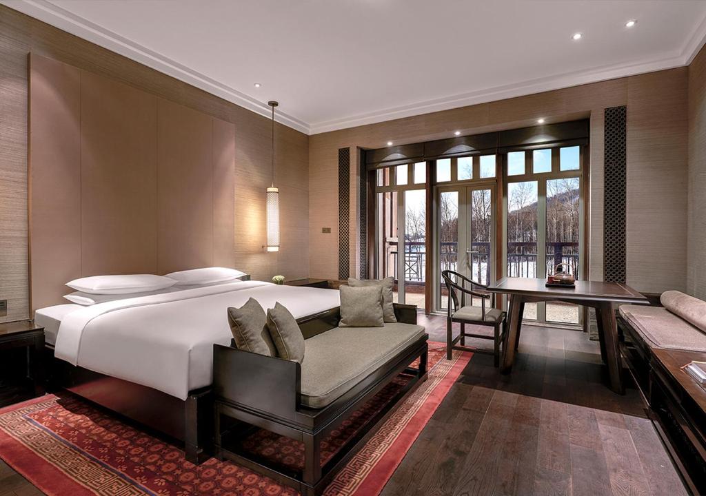 Katil atau katil-katil dalam bilik di Park Hyatt Changbaishan