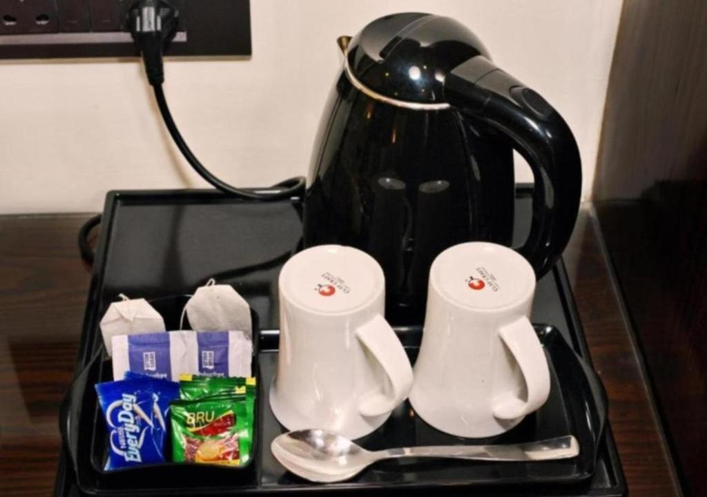 Příslušenství pro přípravu čaje a kávy v ubytování Hotel Aeron Paharganj