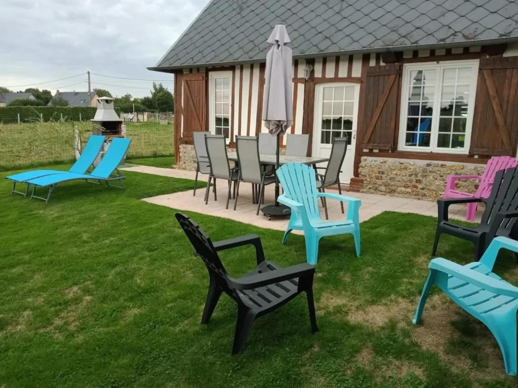 Κήπος έξω από το Maison conviviale à Épreville-en-Lieuvin avec jardin