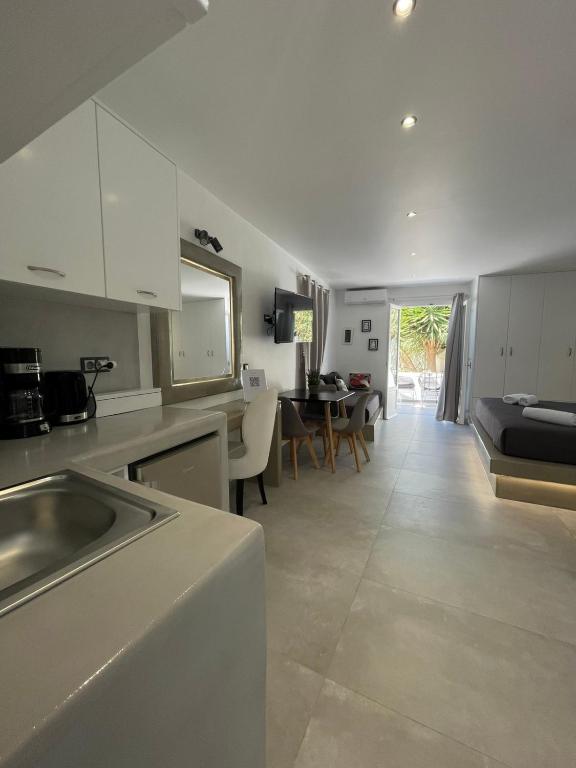 Zoumis Residence - 17