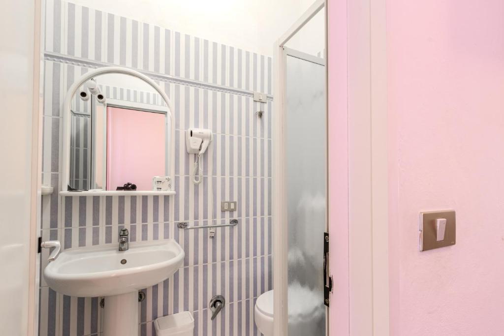 Koupelna v ubytování Hotel Corallo Follonica