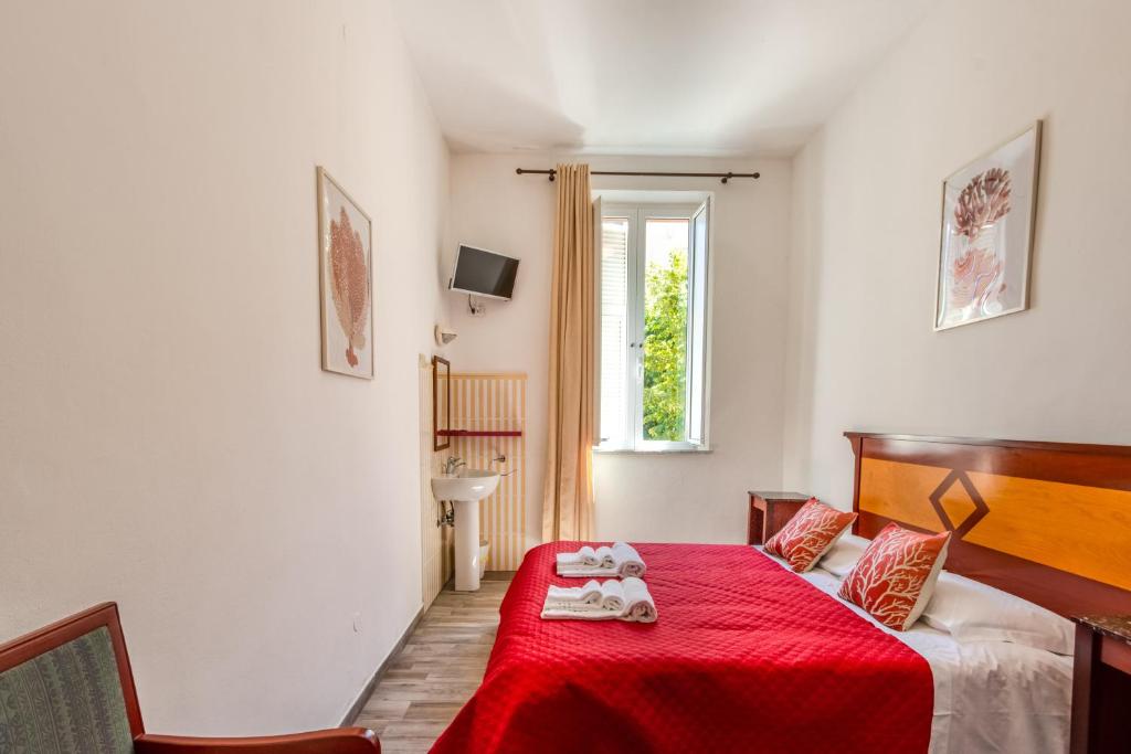 Postel nebo postele na pokoji v ubytování Hotel Corallo Follonica
