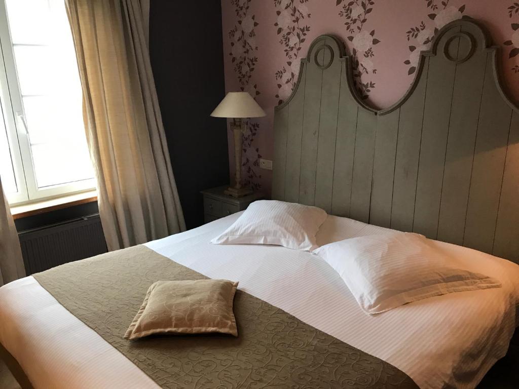 Postel nebo postele na pokoji v ubytování Hotel Cosy Bouillon