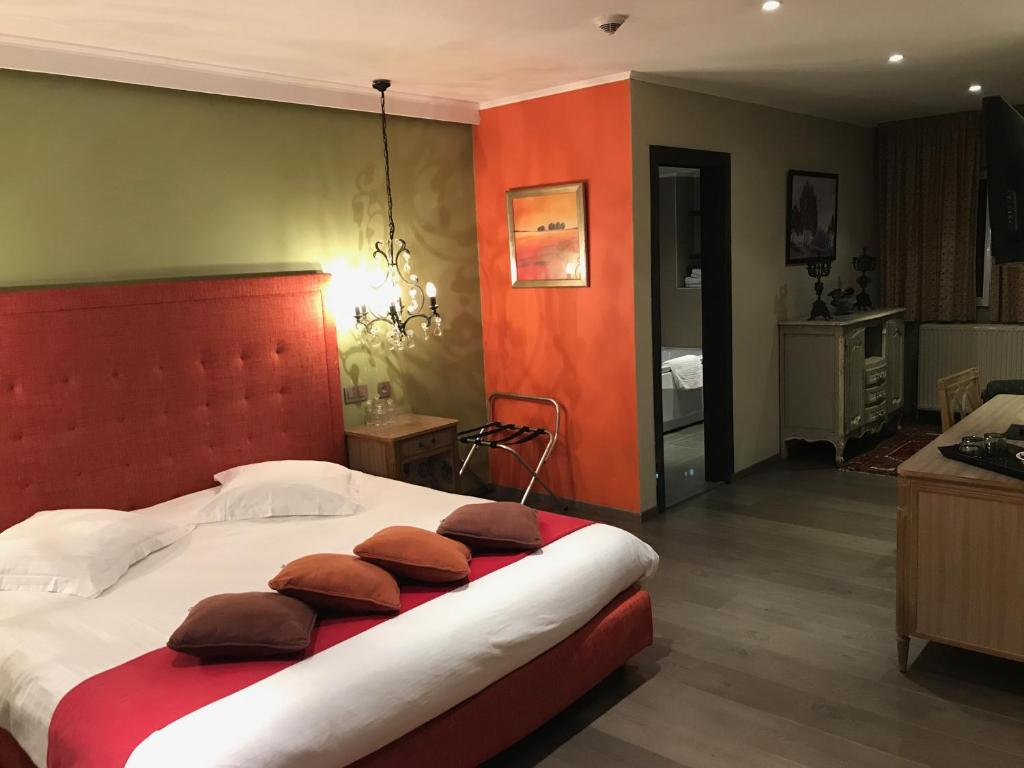 Postel nebo postele na pokoji v ubytování Hotel Cosy Bouillon