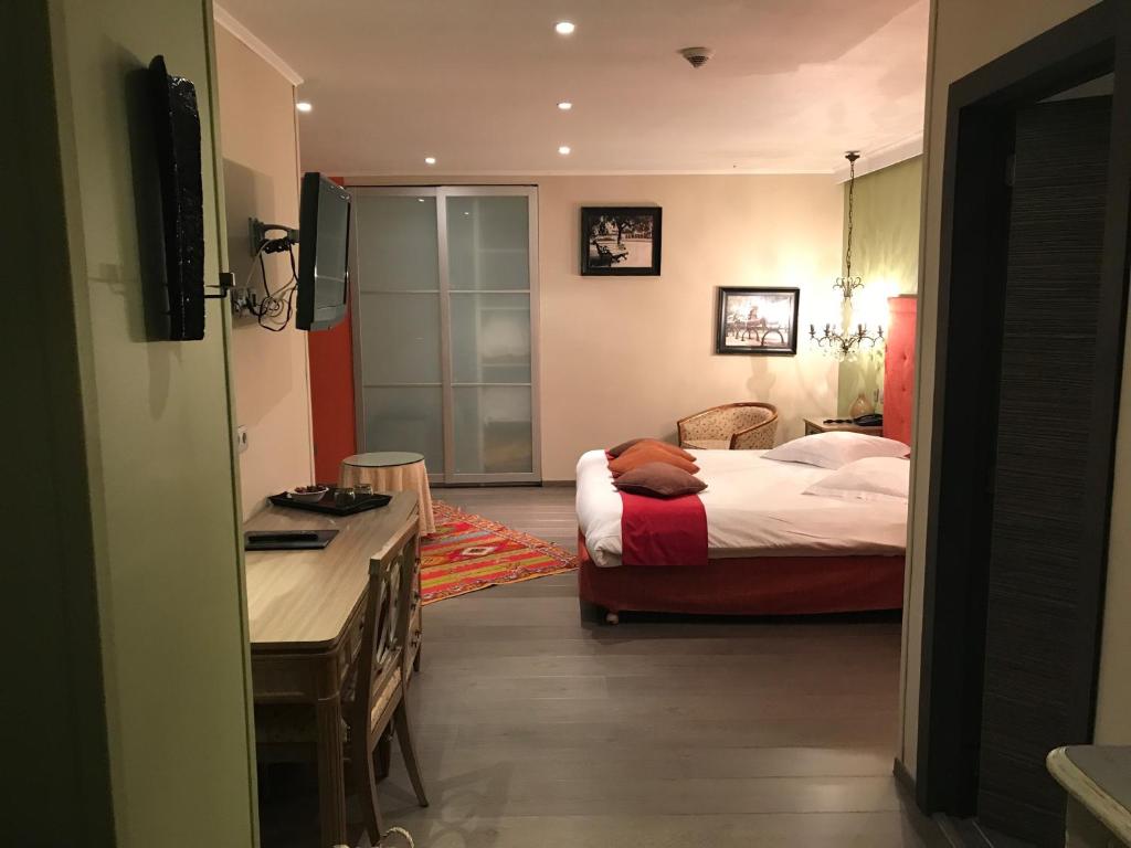 Postel nebo postele na pokoji v ubytování Hotel Cosy Bouillon