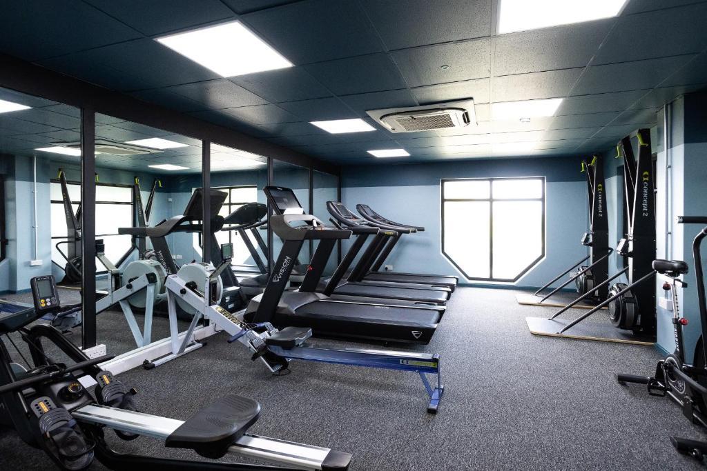 Fitness centrum a/nebo fitness zařízení v ubytování Cedar Court Hotel Huddersfield