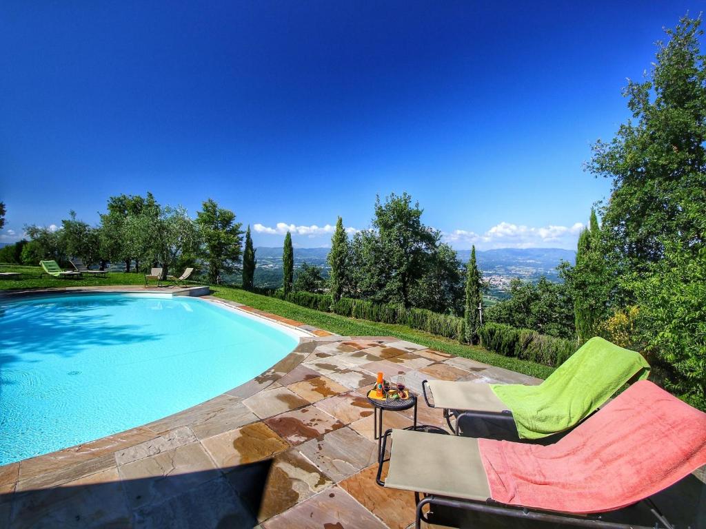 Bazén v ubytovaní Detached villa for 6-pers with outdoor swimming pool alebo v jeho blízkosti