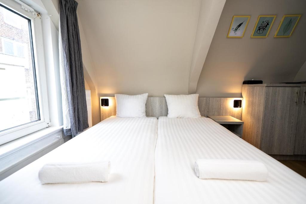 The Crown Hotel - Resim 3