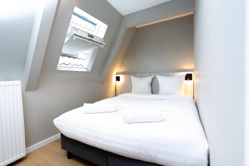 The Crown Hotel - Resim 12