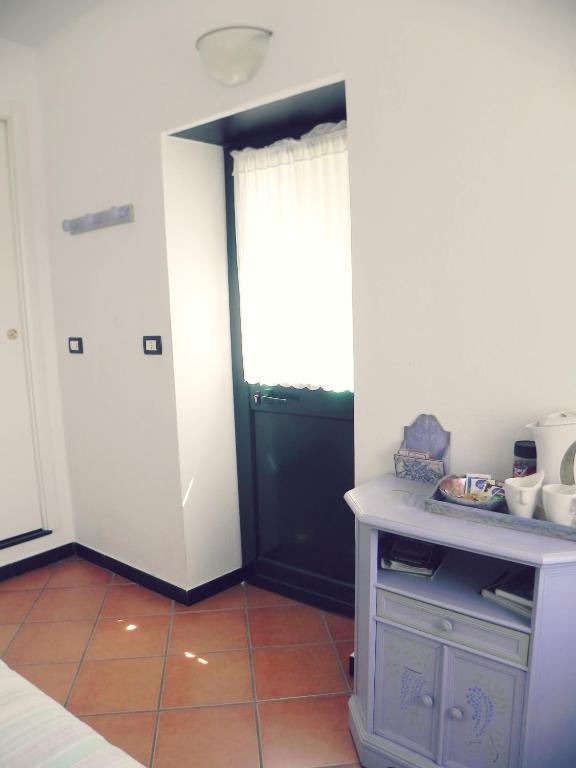 A kitchen or kitchenette at B&B I Glicini