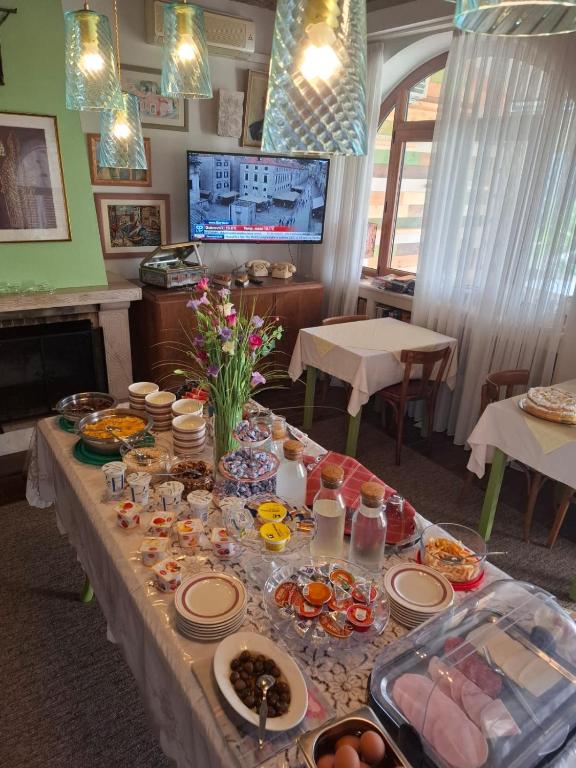 Jedlo v ubytovaní bed & breakfast alebo blízkom okolí