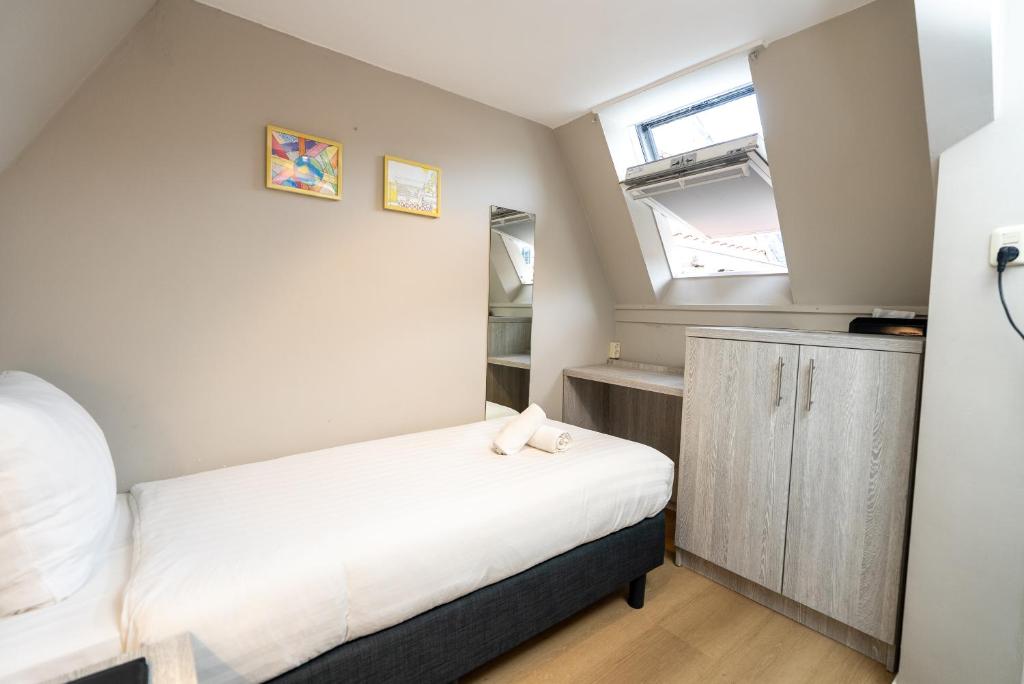 The Crown Hotel - Resim 13