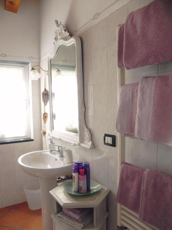 A bathroom at B&B I Glicini
