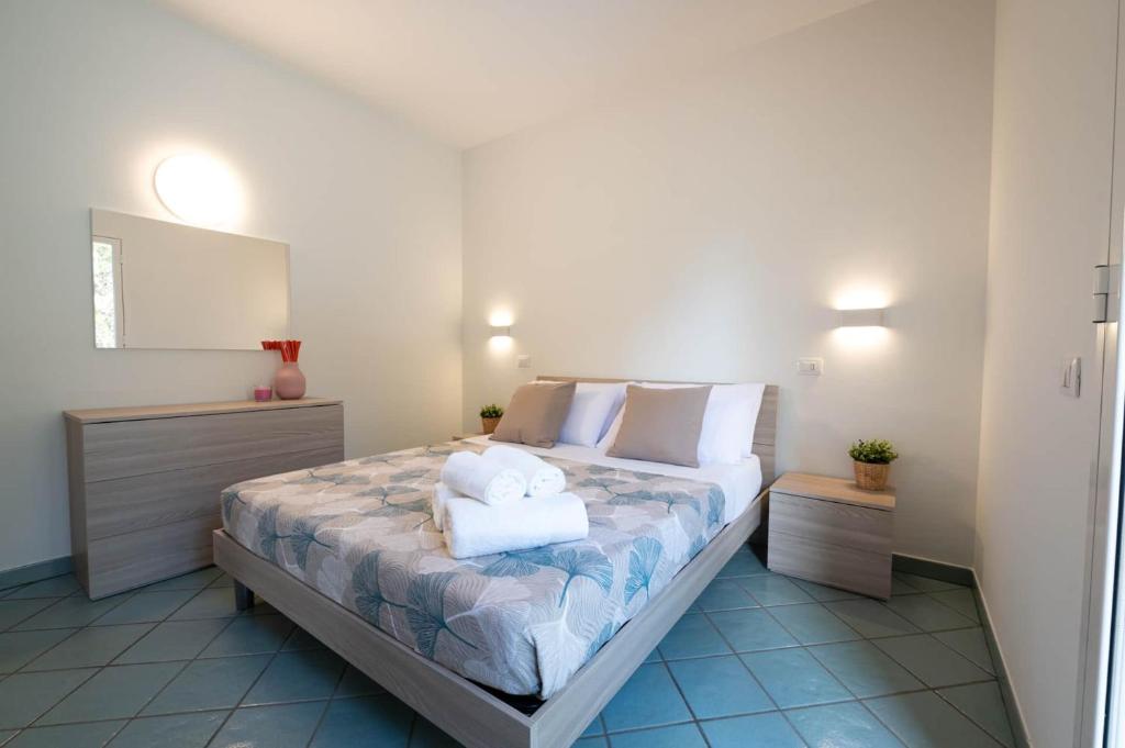 Postel nebo postele na pokoji v ubytování Golden Hour Apartment in Athena Resort