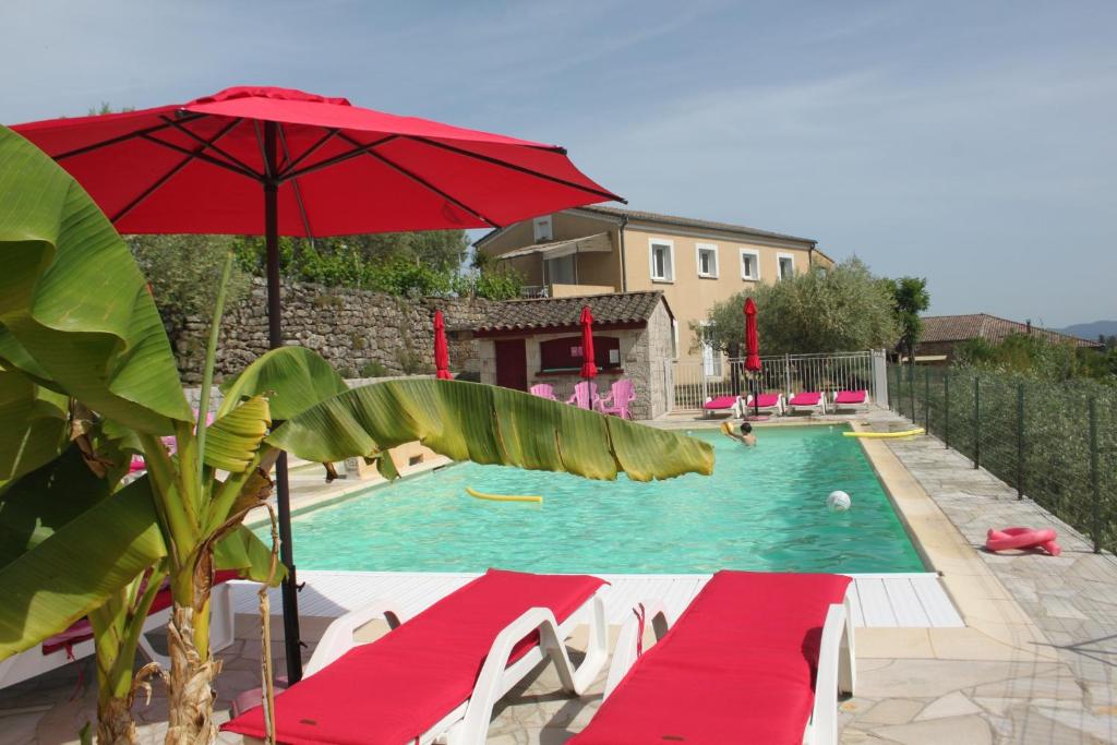 Kolam renang di atau dekat dengan Gîte Acacia