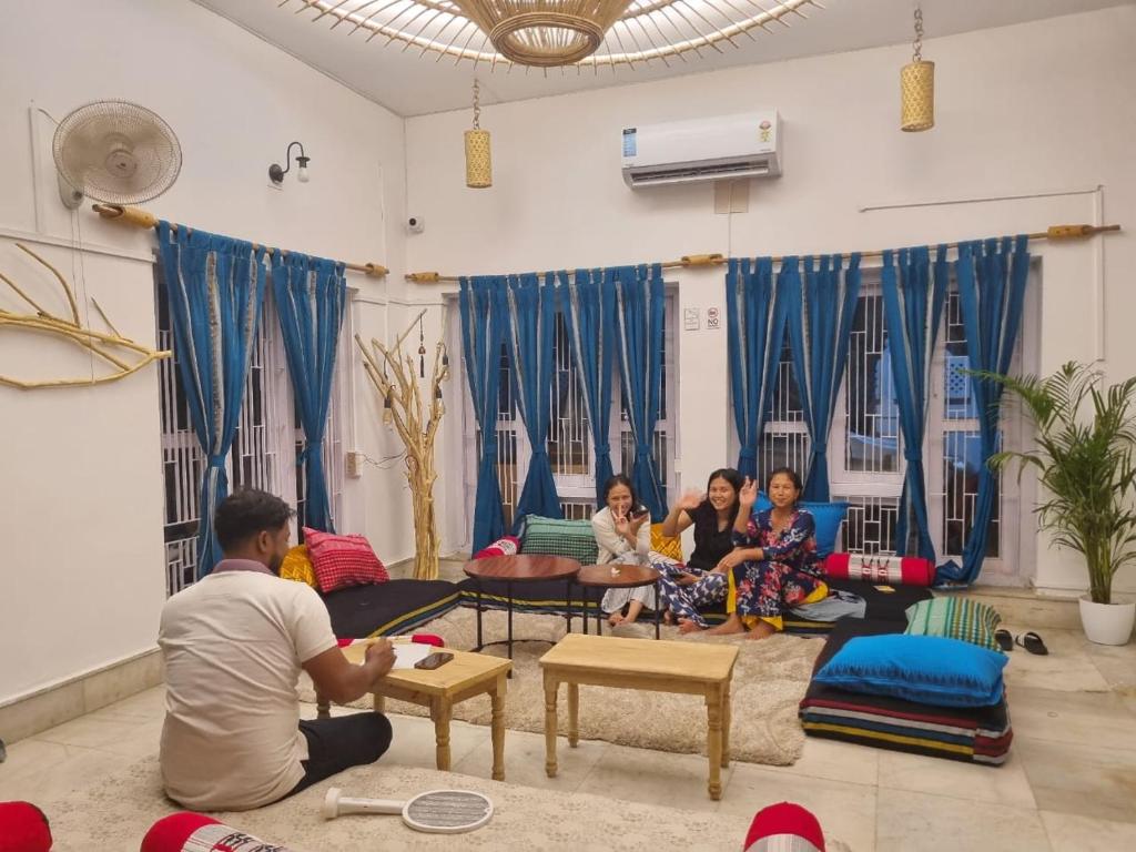 Posezení v ubytování Ghotul - Backpackers hostel