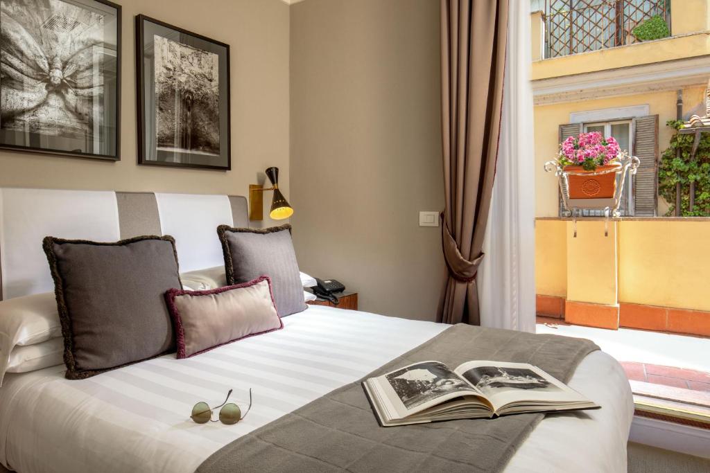 Postel nebo postele na pokoji v ubytování Condotti Boutique Hotel