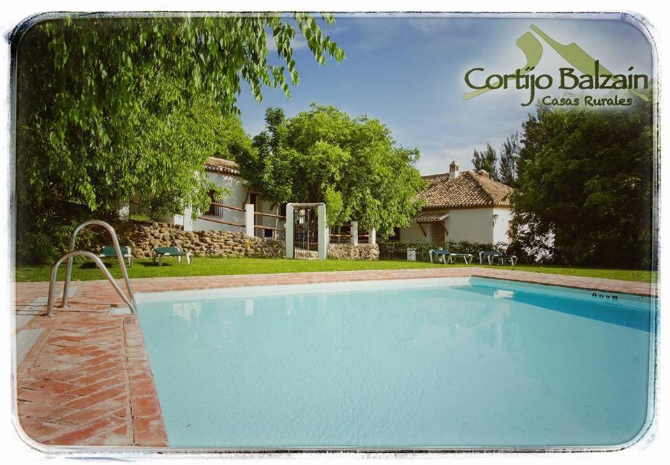Piscina en o cerca de Cortijo Balzain