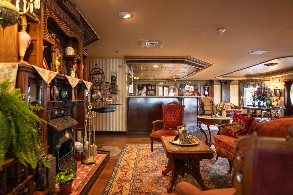 Lounge nebo bar v ubytování Boardwalk Plaza Hotel