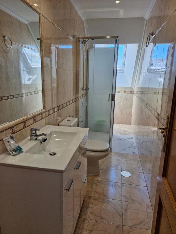 A bathroom at Apartamento Foz Playa