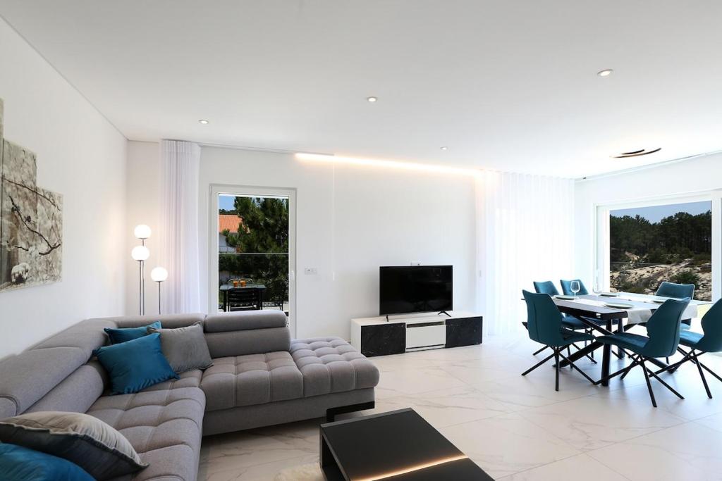 Et tv og/eller underholdning på T1-Terrace-Sea View