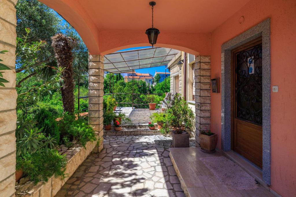 Budova, v ktorej sa apartmán nachádza